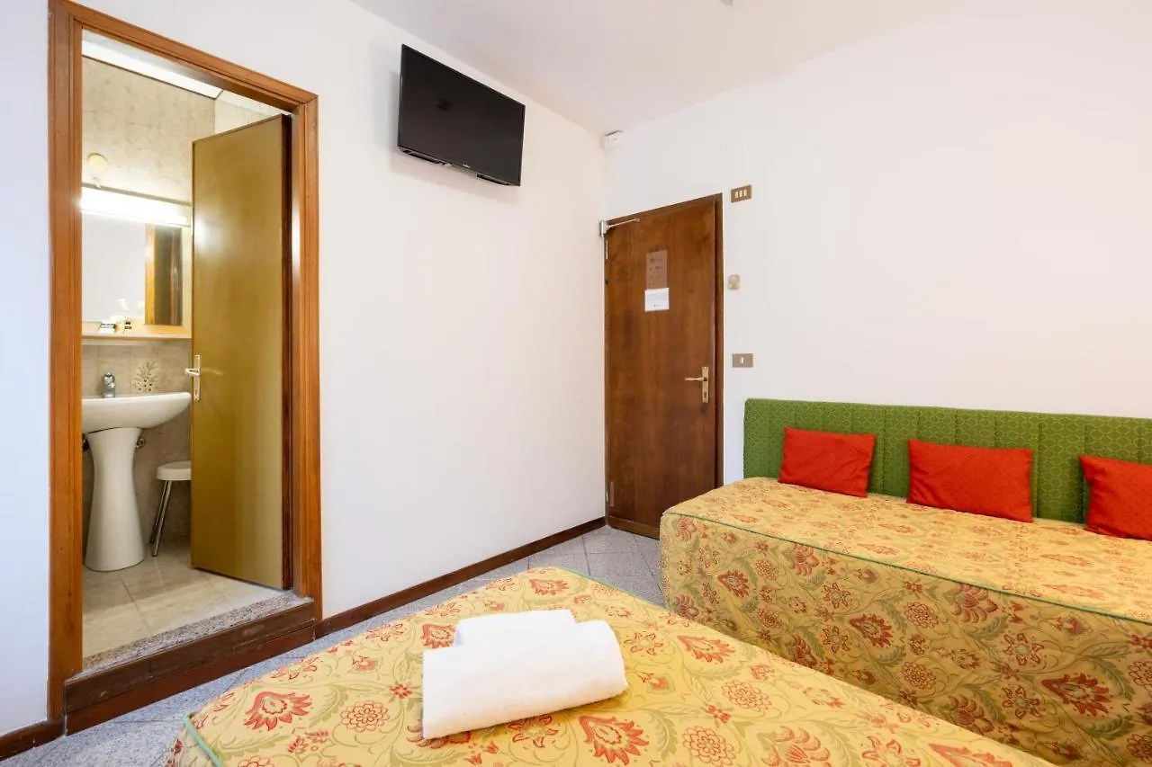 Camelia Rooms Venice Guesthouse Mestre 0*,  Italy