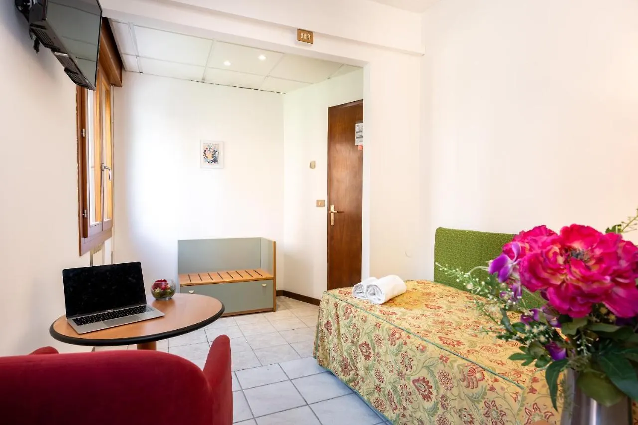 Camelia Rooms Venice Guesthouse Mestre 0*,  Italy