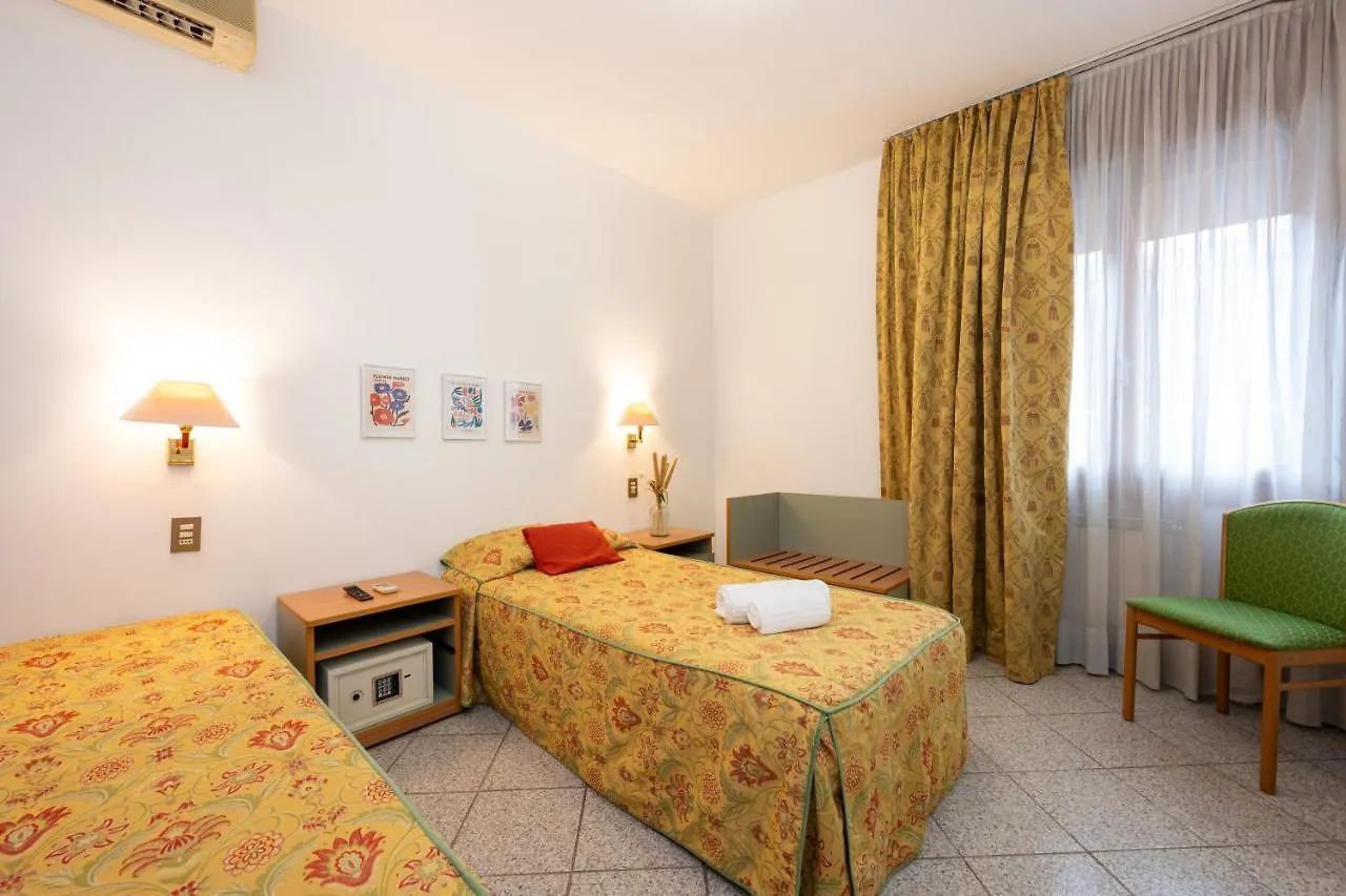 Camelia Rooms Venice Guesthouse Mestre 0*,  Italia