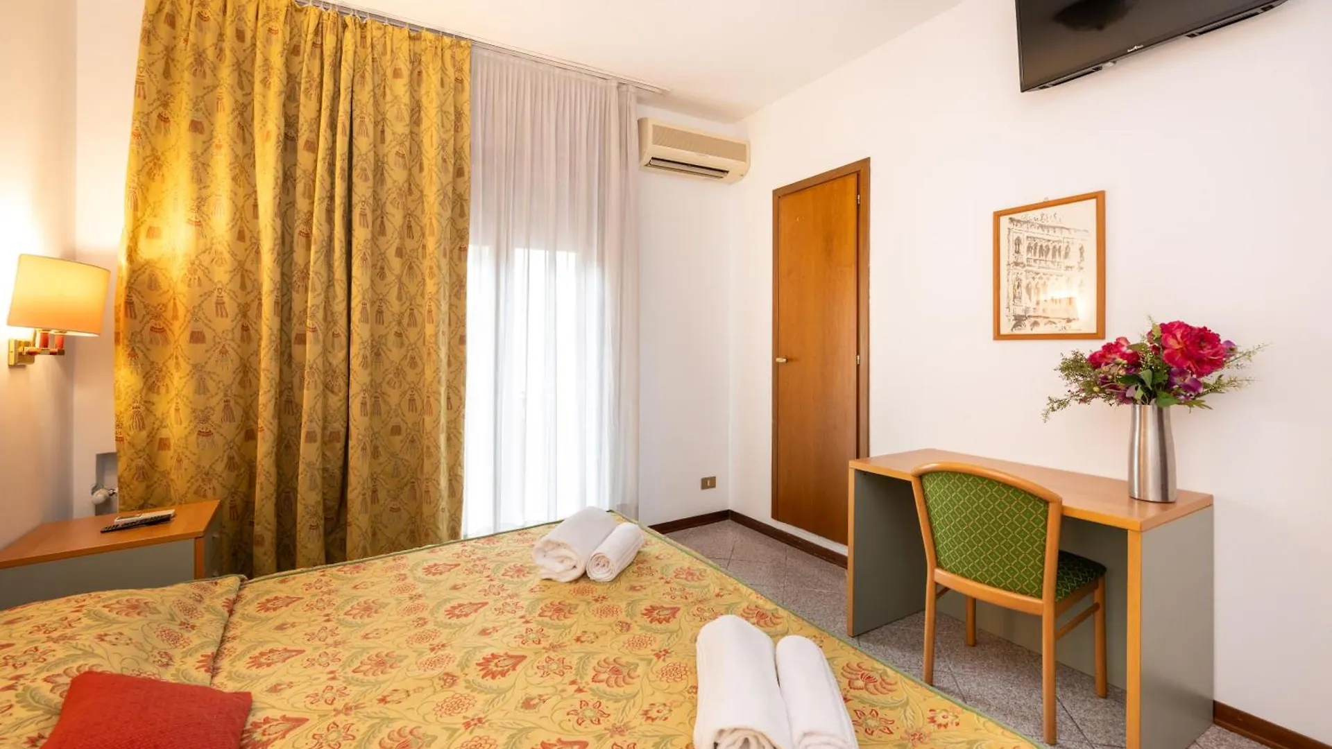 Camelia Rooms Venice Guesthouse Mestre 0*,  Italy